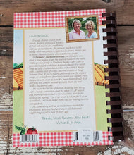 Load image into Gallery viewer, Vintage Gooseberry Patch Cookbook "Farmers' Market Favorites"